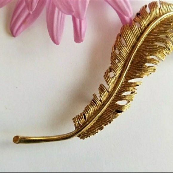 Relisted - vintage Coro Pegasus feather brooch gold tone pin - Picture 5 of 8